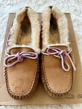 UGG Australia Dakota Chestnut Shearling Lined Moccasin Slippers Pink Laces 8